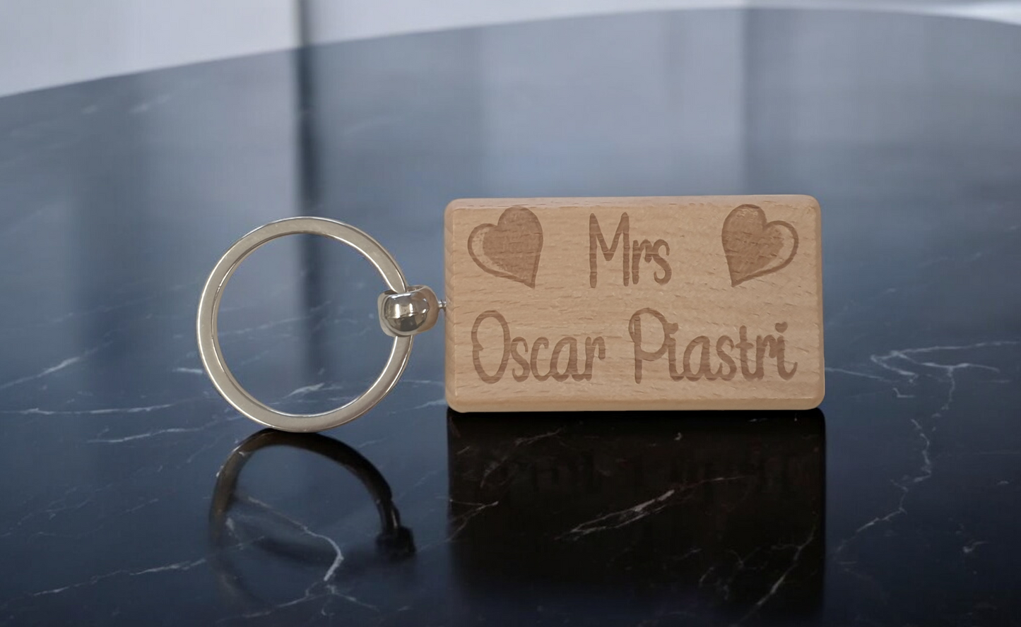 Mrs Oscar Piastri Keyring Gift Love Heart Cute Engraved Wooden Key Fob Fun Nice F1 Fan Present