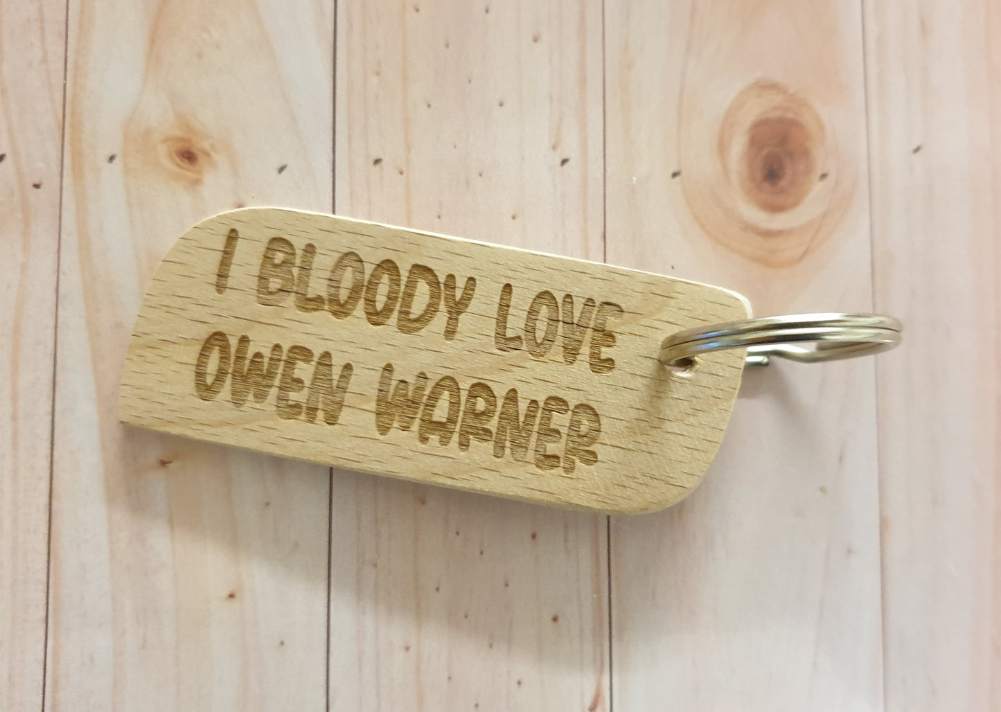 Owen Warner Keyring Gift - I Bloody Love Owen Warner - Engraved Wood Celebrity Jungle Fan Birthday Christmas Fun Cute Novelty Present