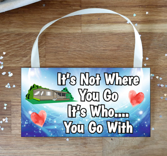 Mobile Home Plaque Gift - It's Not Where You Go It's Who You Go With - Fun Cute Birthday Novelty Present
